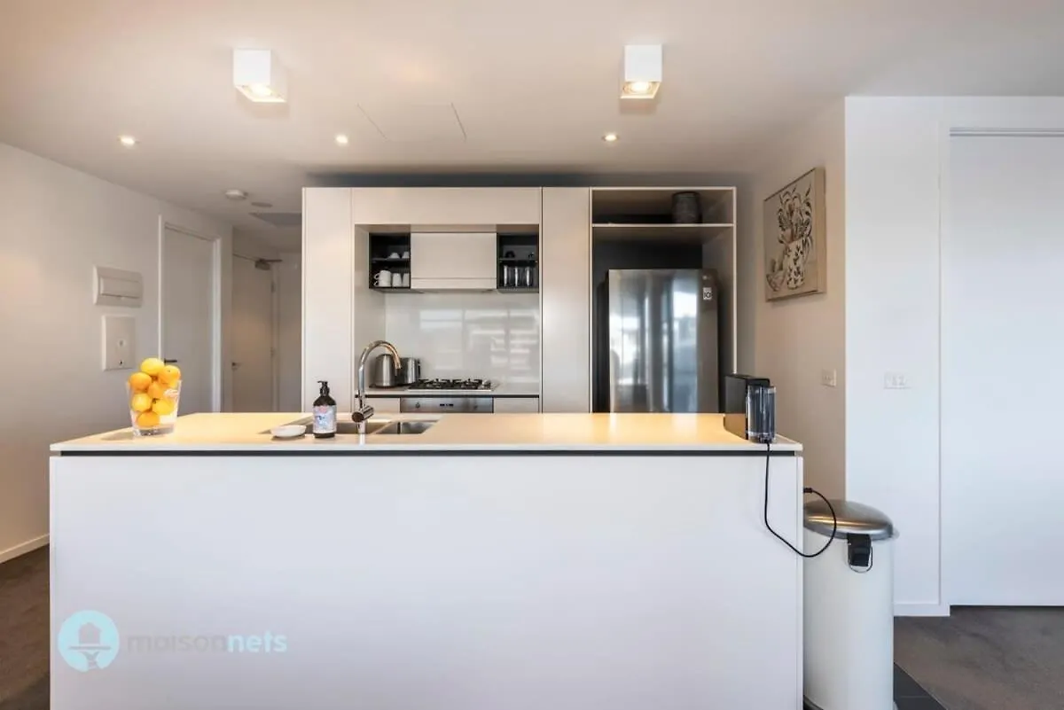 Apartment Modern 2 Bdrm Apt With Water Views 2X Car Spots Canberra Australia