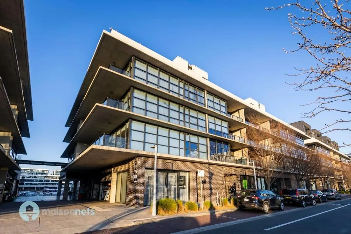 Modern 2 Bdrm Apt With Water Views 2X Car Spots Canberra