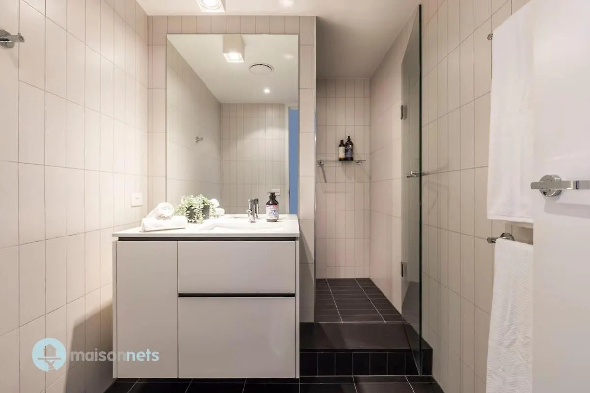 Apartment Modern 2 Bdrm Apt With Water Views 2X Car Spots Canberra