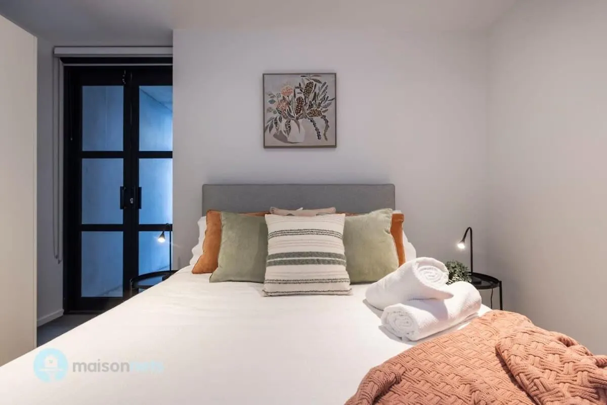 Modern 2 Bdrm Apt With Water Views 2X Car Spots Canberra 0*,  Australia