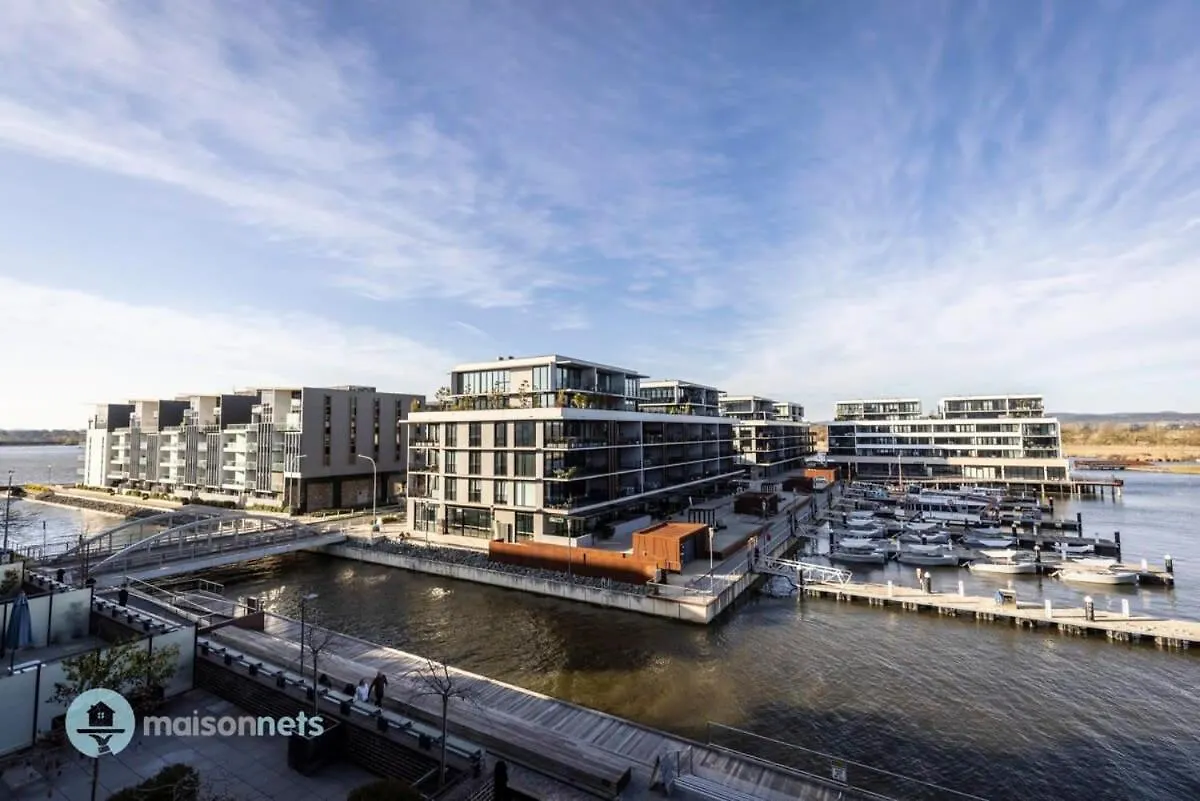 Modern 2 Bdrm Apt With Water Views 2X Car Spots Canberra Apartment