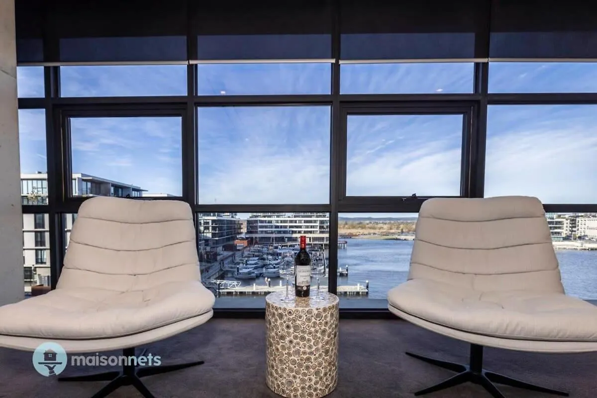 Modern 2 Bdrm Apt With Water Views 2X Car Spots Canberra