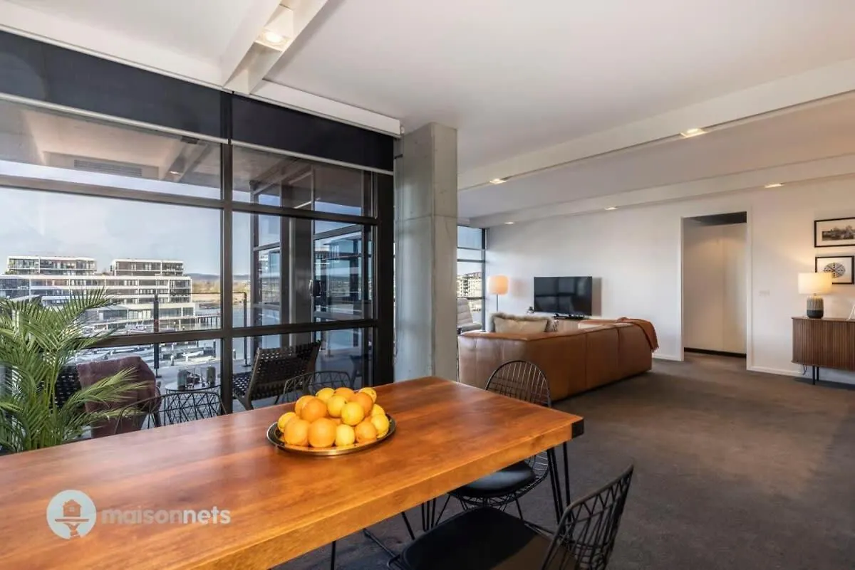 Modern 2 Bdrm Apt With Water Views 2X Car Spots Canberra