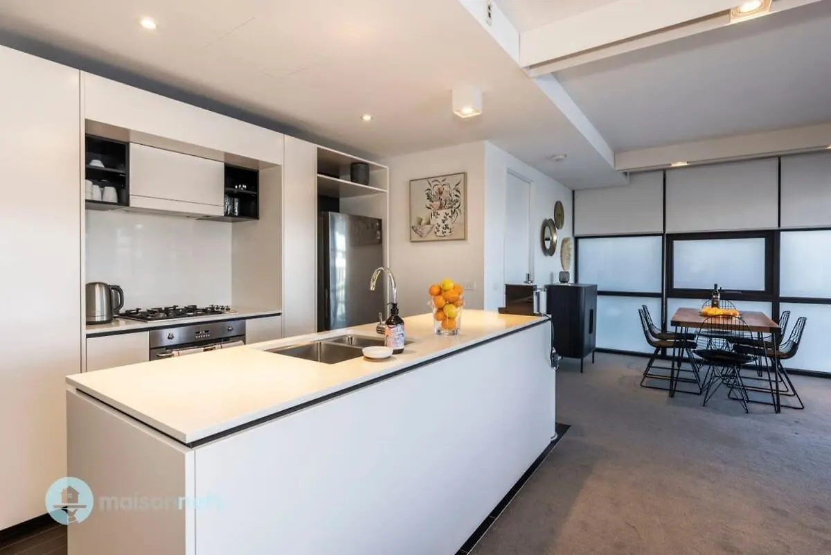 Modern 2 Bdrm Apt With Water Views 2X Car Spots Canberra Apartment