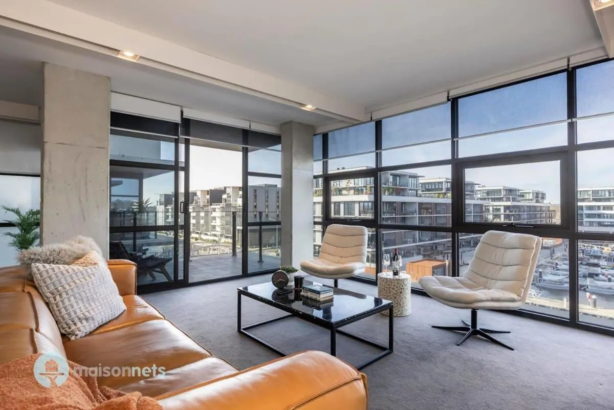 Apartment Modern 2 Bdrm Apt With Water Views 2X Car Spots Canberra Australia